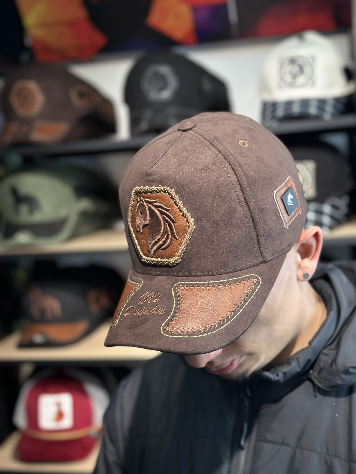 Gorra R Caps en uso